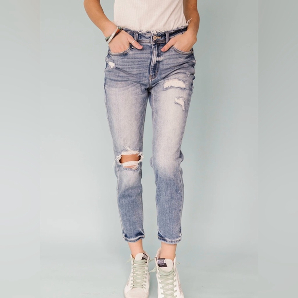 KanCan Denim - KanCan Relaxed Fit Ankle Length Distressed Jeans Size 31 NWT